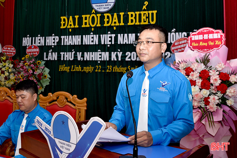 Anh Phan Văn Đường - Bí thư Thị đoàn Hồng Lĩnh, Chủ tịch Hội LHTN Việt Nam thị xã khai mạc đại hội. DT_DSC0084.jpg