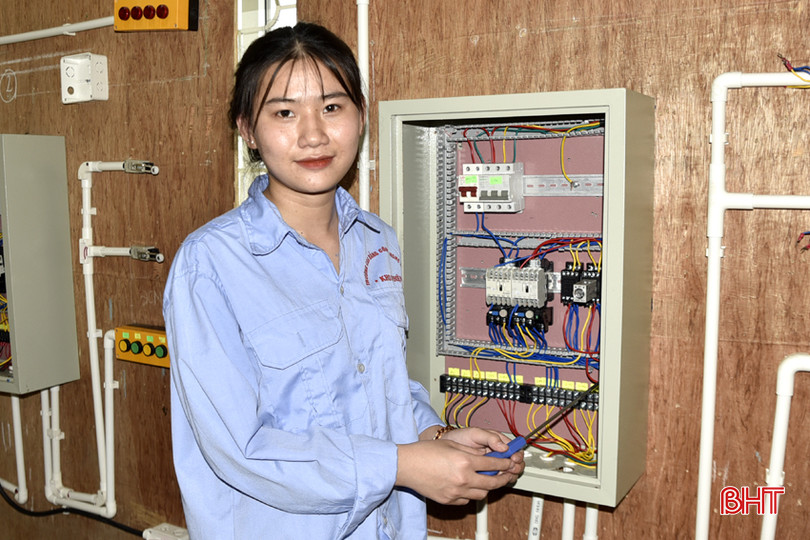 Sau khi tốt nghiệp THPT Tô Thị Hoài Vinh đã đăng ký học tại Trường Cao đẳng Công nghệ Hà Tĩnh. DT_DSC7833.jpg