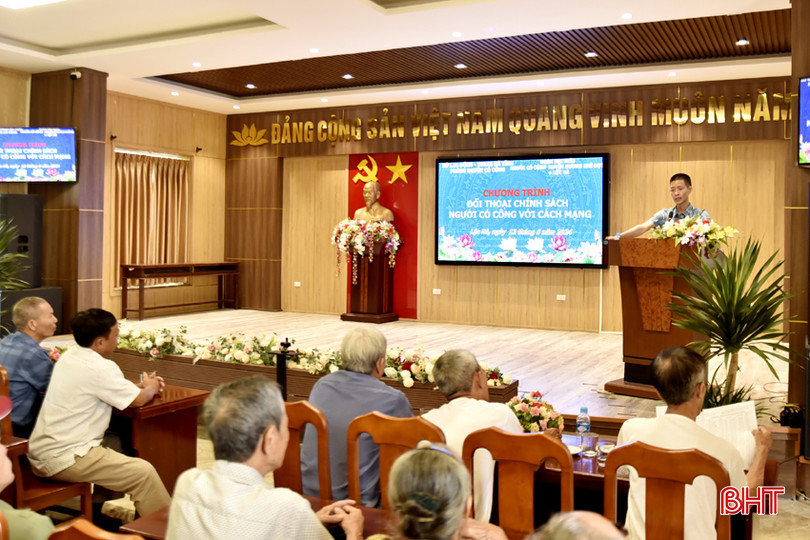 Ông Đặng Công Nam - Phó Trưởng phòng Người có công (Sở LĐ-TB&XH) tiếp thu, trả lời phúc đáp kiến nghị, đề xuất của đại biểu liên quan đến quá trình thực hiện các chính sách đối với người có công với cách mạng. DT_DSC0505.jpg
