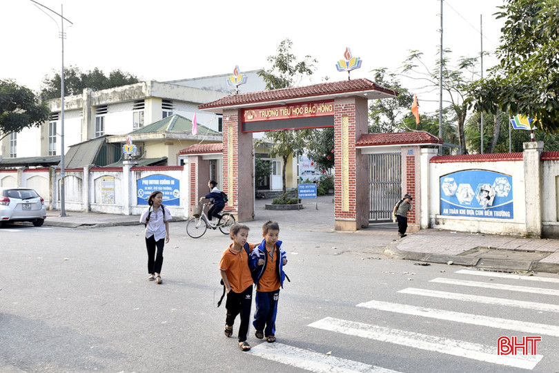 Sau thời gian ra quân, tình hình mất trật tự ATGT tại các cổng trường trên địa bàn TX Hồng Lĩnh đã được dẹp bỏ. DT_DSC6648.jpg