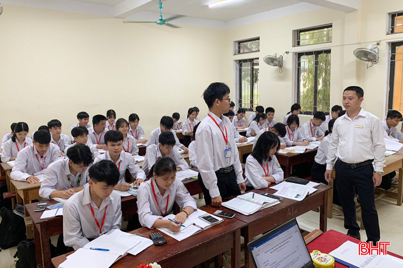 Học sinh lớp 12 ở Hà Tĩnh đang chạy đua với thời gian để ôn tập kiến thức. 1.6.jpg