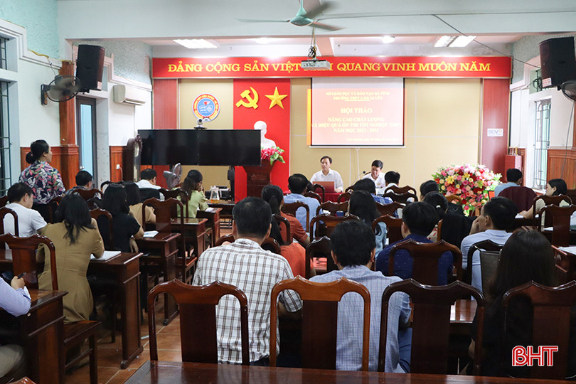 Trường THPT Cẩm Xuyên tổ chức hội thảo bàn các giải pháp nâng cao chất lượng giảng dạy, ôn tập, chuẩn bị hành trang cho học sinh bước vào kỳ thi tốt nghiệp THPT. 2.1.jpg