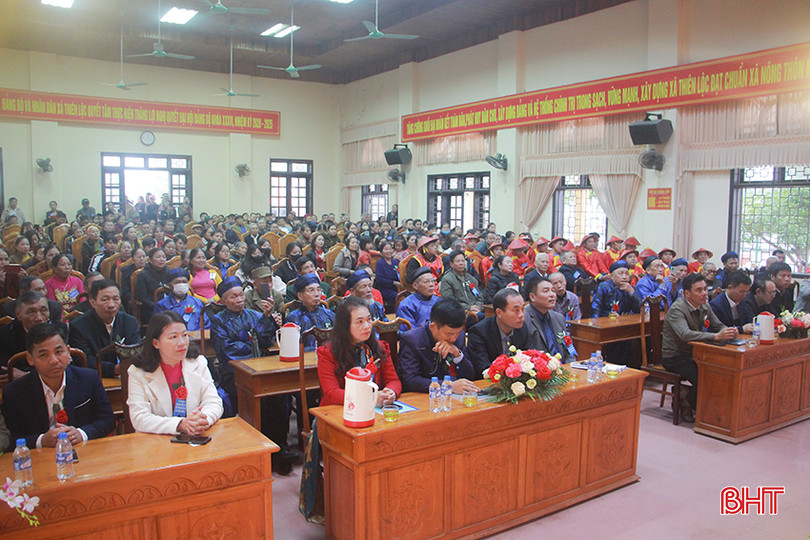 Đại biểu tham dự buổi lễ. 2.1.jpg