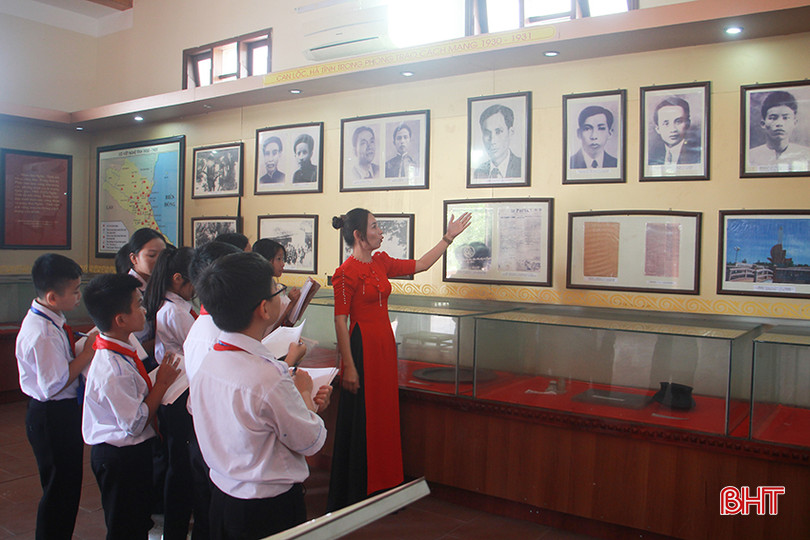 Học sinh Trường THCS Xuân Diệu tham quan, trải nghiệm tại Nhà tưởng niệm Xô viết Nghệ Tĩnh tại Ngã ba Nghèn. 1.1.jpg
