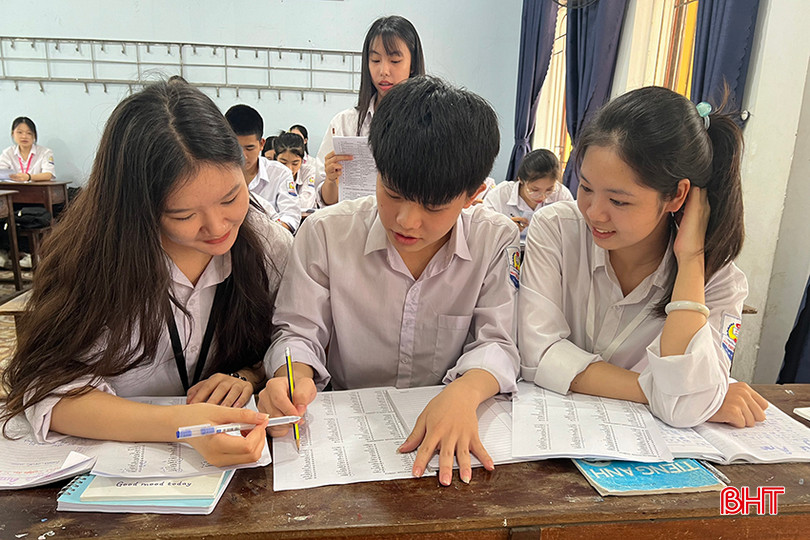 Học sinh Trường THPT Mai Thúc Loan (Lộc Hà) bước vào giai đoạn về đích trong chặng ôn tập. 1.3.jpg