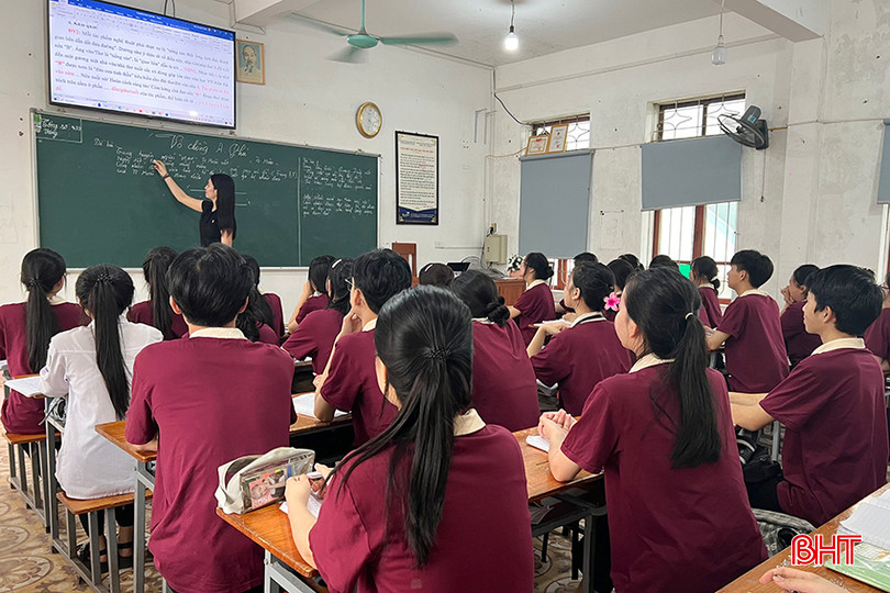Giáo viên các tổ bộ môn Trường THPT Mai Thúc Loan đã điều chỉnh kế hoạch dạy học, ôn tập phù hợp. 1.2.jpg