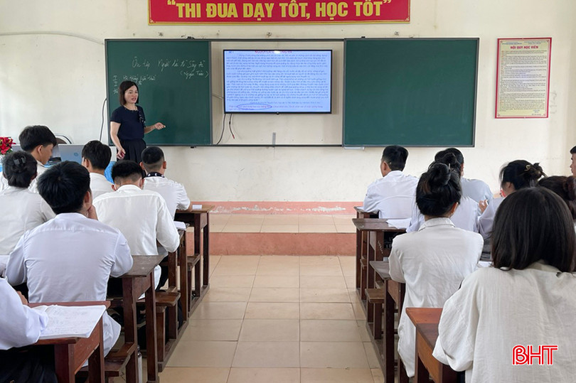 Giáo viên Trung tâm GDNN-GDTX huyện Cẩm Xuyên ứng dụng công nghệ thông tin vào việc ôn tập, luyện đề cho học sinh. 2.3.jpg