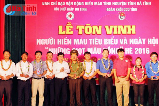 ha tinh ton vinh 20 nguoi hien mau tieu bieu