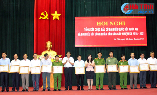 khen thuong 108 tap the ca nhan co thanh tich xuat sac trong cong tac bau cu