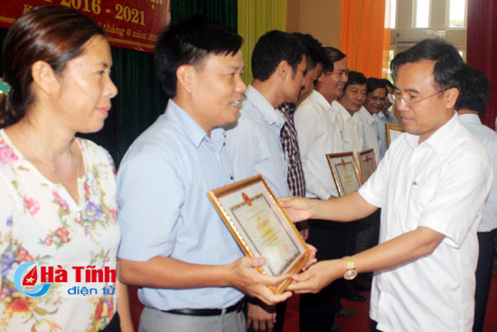 ky anh tong ket cong tac bau cu ky niem 1 nam thanh lap thi xa