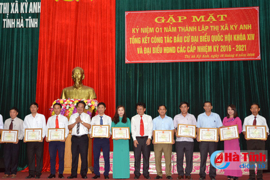 ky anh tong ket cong tac bau cu ky niem 1 nam thanh lap thi xa