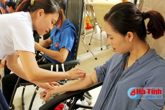 ha tinh ton vinh 20 nguoi hien mau tieu bieu