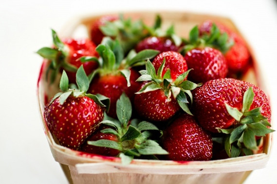 10 loai qua an vao giup da dep mien che