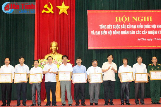 khen thuong 108 tap the ca nhan co thanh tich xuat sac trong cong tac bau cu