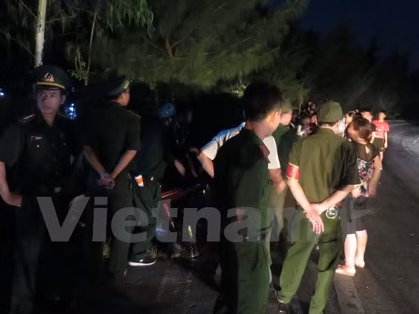 don di hai phi cong may bay su30 mk2 tro ve voi dat lien