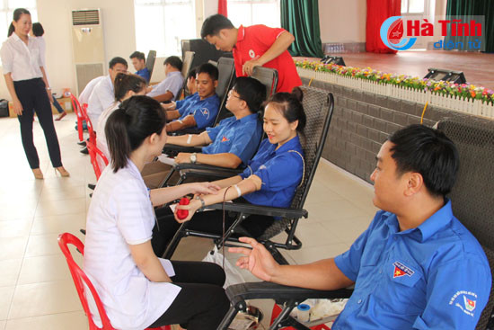 ha tinh ton vinh 20 nguoi hien mau tieu bieu