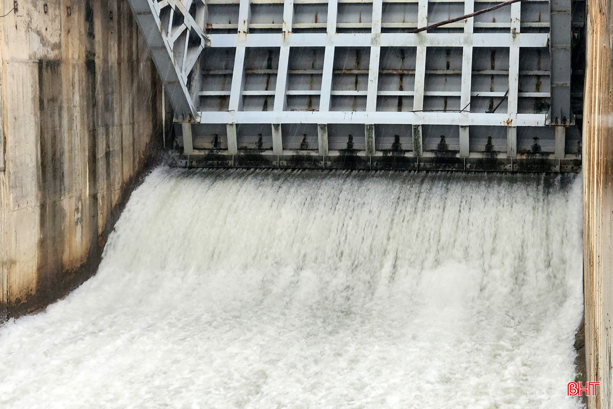 Ha Tinh proactively discharges reservoirs to prevent heavy rain. bqbht_br_ho-ke-go-xa-tra-1.jpg