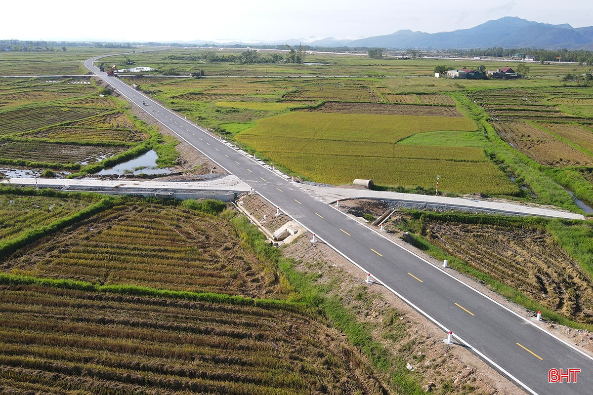 La ruta de la autopista paralela de 4 km de largo comienza en la intersección de la carretera extendida Ham Nghi (comuna de Thach Dai, antigua ciudad de Ha Tinh, ahora barrio de Ha Huy Tap, provincia de Ha Tinh) y termina en la intersección de la autopista con la carretera provincial 550 (comuna de Luu Vinh Son, antiguo distrito de Thach Ha, ahora comuna de Toan Luu, provincia de Ha Tinh). bqbht_br_duong-ket-noi-cao-toc-8d.jpg