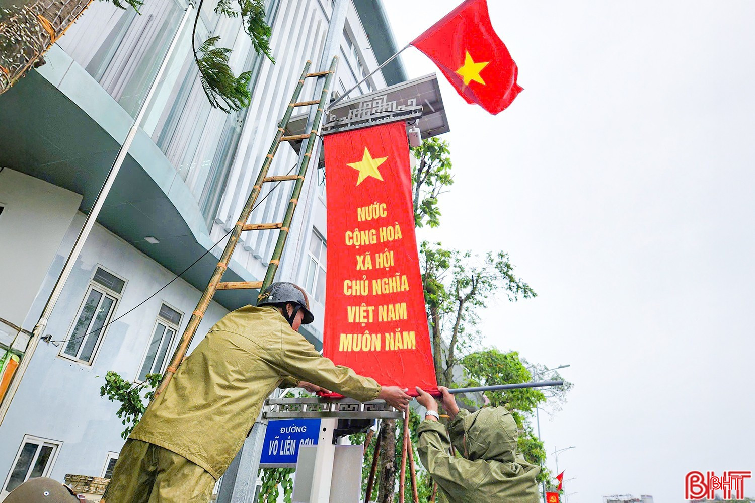 Cả hệ thống chính trị Hà Tĩnh đang nỗ lực khắc phục hậu quả bão số 10. bqbht_br_image-4.jpg