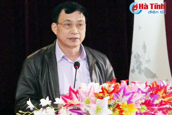 Bí thư Huyện ủy - Trưởng BCĐ NTM huyện Đức Thọ Võ Công Hàm trình bày các giải pháp xây dựng NTM tại địa phương Bí thư Huyện ủy - Trưởng BCĐ NTM huyện Đức Thọ Võ Công Hàm trình bày các giải pháp xây dựng NTM tại địa phương