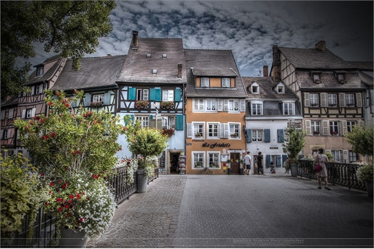 Khám phá thị trấn nhỏ như bước ra từ miền cổ tích ảnh 8