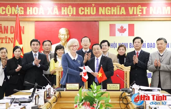 Lãnh đạo tỉnh và dự án ký kết thống nhất gia hạn thời gian thực hiện dự án đến tháng 9/2018