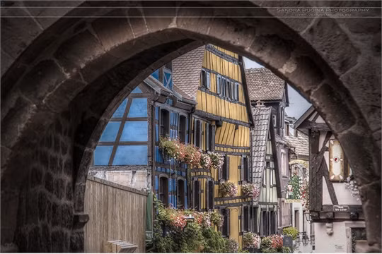 Khám phá thị trấn nhỏ như bước ra từ miền cổ tích ảnh 5