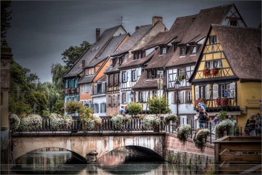 Khám phá thị trấn nhỏ như bước ra từ miền cổ tích ảnh 1