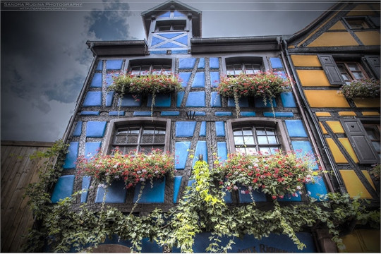 Khám phá thị trấn nhỏ như bước ra từ miền cổ tích ảnh 6