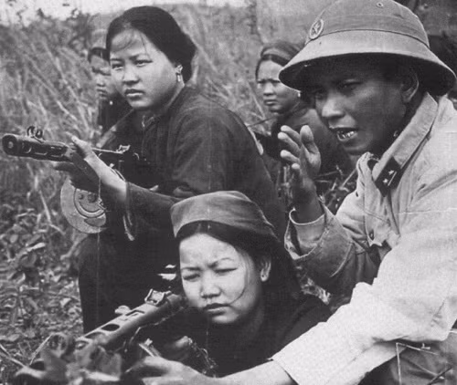 Những người lính đầu tiên bảo vệ đất nước là bộ đội địa phương, công an vũ trang (bộ đội biên phòng), dân quân tự vệ và nhân dân 6 tỉnh biên giới. Ảnh tư liệu.