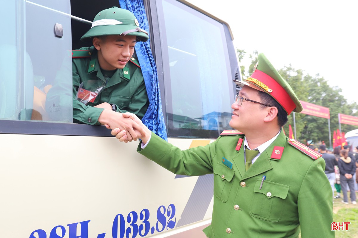 153 tân binh Hương Sơn sẽ được phân bổ cho các đơn vị: Trung đoàn 3, Sư đoàn 324 (Quân khu 4), Bộ Tư lệnh vùng 3 Hải quân, Trung đoàn 841 (Bộ CHQS Hà Tĩnh), Bội đội Biên phòng tỉnh, Vùng Cảnh sát biển 2, Sư đoàn 301 (Bộ Tư lệnh Thủ đô Hà Nội) và Công an tỉnh.