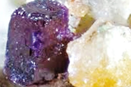 Khoáng chất Putnisite - Ảnh: Ammrf.org