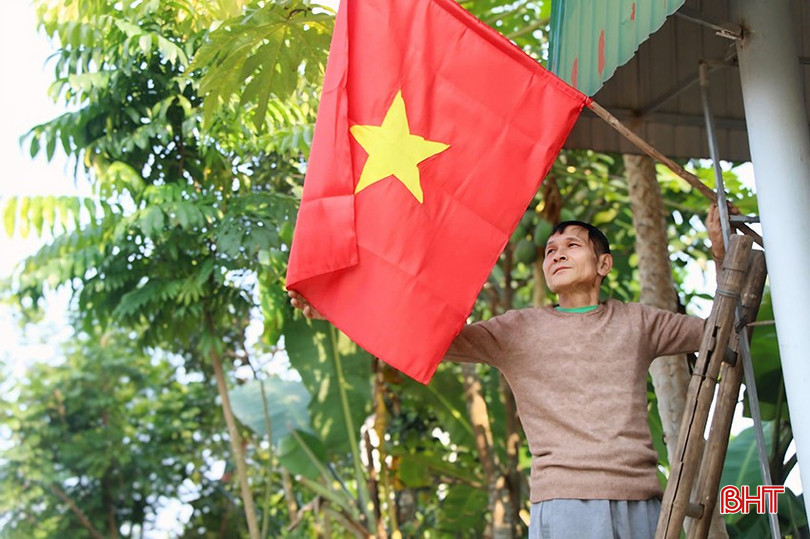 Bước sang mùa xuân mới, cùng với các hoạt động thi đua làm đô thị văn minh, người dân thị trấn Vũ Quang đang tích cực thi đua sản xuất, phát triển kinh tế, tổ chức các hoạt động văn hóa văn nghệ, treo cờ mừng Đảng, mừng xuân.