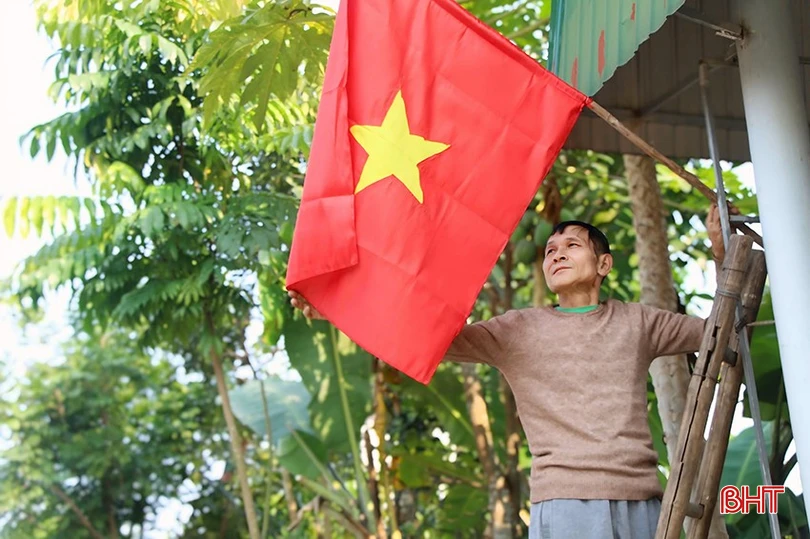 Bước sang mùa xuân mới, cùng với các hoạt động thi đua làm đô thị văn minh, người dân thị trấn Vũ Quang đang tích cực thi đua sản xuất, phát triển kinh tế, tổ chức các hoạt động văn hóa văn nghệ, treo cờ mừng Đảng, mừng xuân.