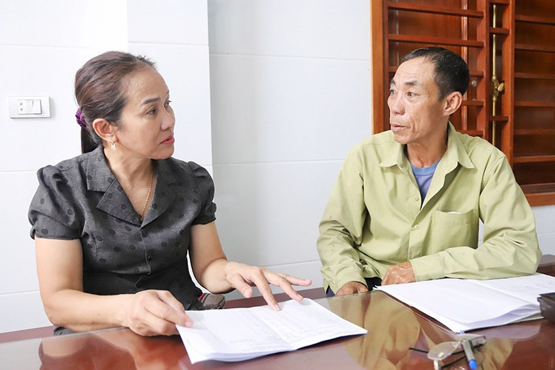 Những vấn đề quan trọng của tổ dân phố luôn được bà Yên trao đổi kỹ lưỡng cùng đội ngũ cấp ủy thôn. img-3674-copy.jpg