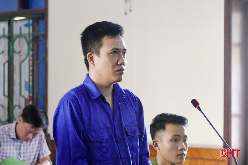 Bị cáo Mai Chí Phương khai báo trước toà. l13.jpg