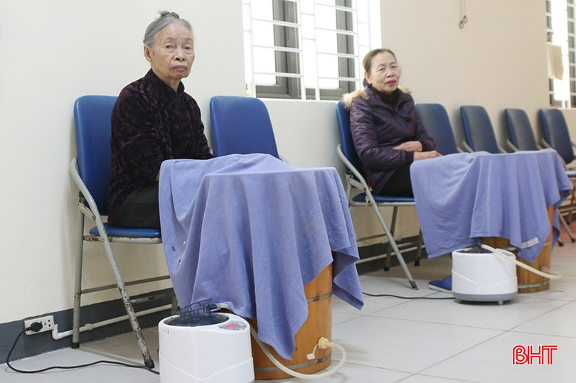 bqbht_br_nguoi-cao-tuoi-thuc-hien-ngam-chan-tri-lieu-tai-trung-tam-dieu-duong-nguoi-co-cong-va-bao-tro-xa-hoi-ha-tinh.jpg