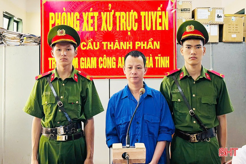 Toà án nhân dân tỉnh Hà Tĩnh vừa mở phiên toà sơ thẩm hình sự trực tuyến xét xử bị cáo Trần Văn Huy về tội “Tàng trữ, sử dụng trái phép vũ khí quân dụng". bqbht_br_z7000409980073-785fb2e899598e58f76c3fbce2ff5a96-copy.jpg