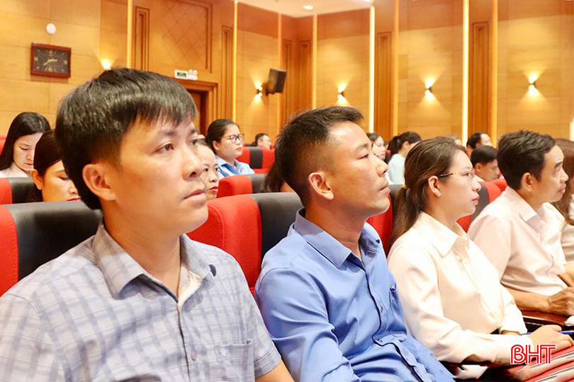 Đại biểu theo dõi hội nghị. IMG_0230 copy.jpg