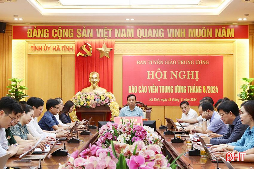 Trưởng ban Tuyên giáo Tỉnh ủy Hà Văn Hùng điều hành điểm cầu Hà Tĩnh. IMG_9936 copy.jpg