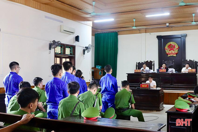 Các bị cáo nhận bản án nghiêm minh từ phán quyết của Toà án nhân dân tỉnh Hà Tĩnh. IMG_9965 copy.jpg