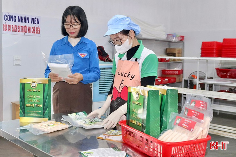 Tháng 11/2024, xúc xích ức gà và chả ức gà cốm non vinh dự được công nhận đạt chuẩn OCOP. bqbht_br_z6082910126840-9d69ad650621841d90ff333b863f876d.jpg