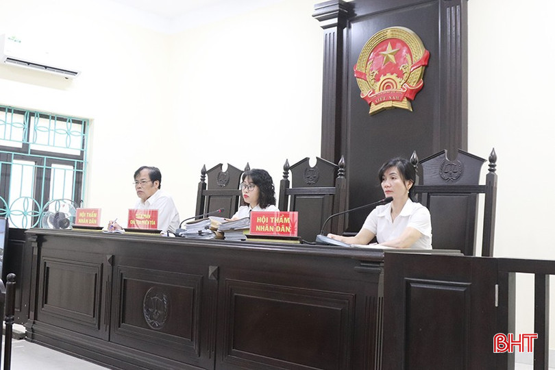 Các bị cáo nhận bản án nghiêm minh từ phía Hội đồng xét xử. IMG_9280 copy.jpg