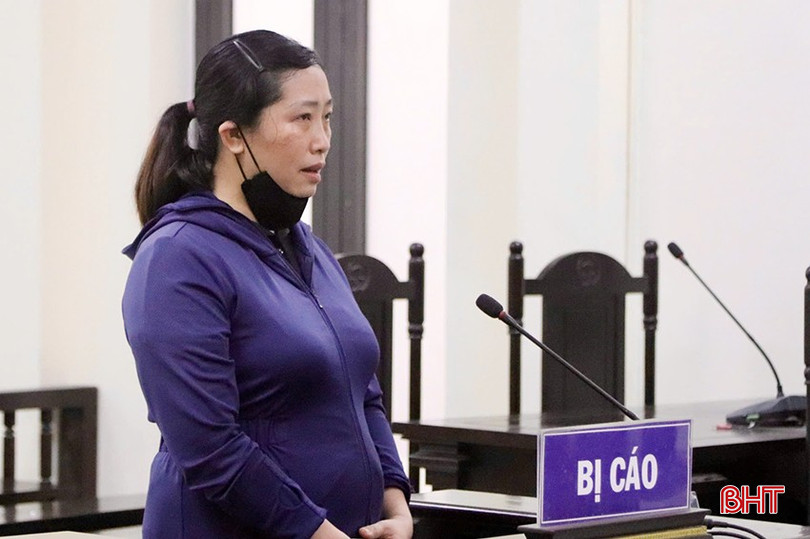 Bị cáo Phùng Hà Trang tại phiên xử sơ thẩm do Toà án nhân dân tỉnh Hà Tĩnh mở. bqbht_br_z6193986086673-c2554a08424263ad3f1dfbafb31a098b-copy.jpg