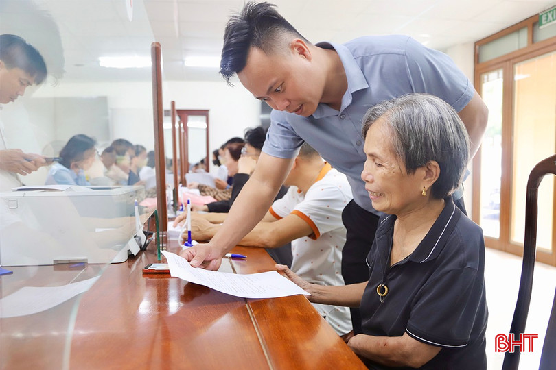Mỗi ngày, phường Thành Sen tiếp nhận khoảng 120 - 130 lượt công dân đến giải quyết các thủ tục hành chính liên quan đến lĩnh vực tư pháp - hộ tịch. bqbht_br_img-7167-copy.jpg