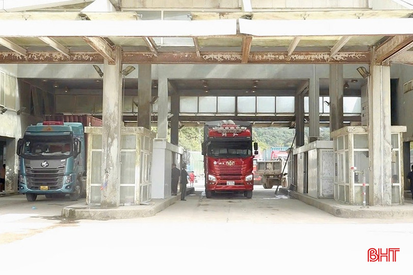 Từ đầu năm đến nay, lưu lượng người và phương tiện xuất nhập cảnh qua Cửa khẩu quốc tế Cầu Treo tăng mạnh. bqbht_br_img-2085-copy.jpg