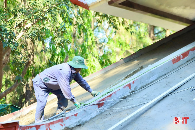 Những ngày qua, dù thời tiết nắng nóng gay gắt, các tốp thợ vẫn miệt mài thi công các hạng mục công trình. Tròn 1 tháng kể từ ngày khởi công, công trình hiện đã đạt hơn 20% tiến độ đề ra.