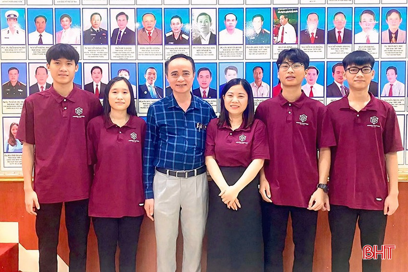 Sự động viên của thầy cô và nhà trường đã tiếp sức cho Trường Vũ cũng như các bạn trong đội tuyển học sinh giỏi Vật lý. bqbht_br_img-6476-copy.jpg