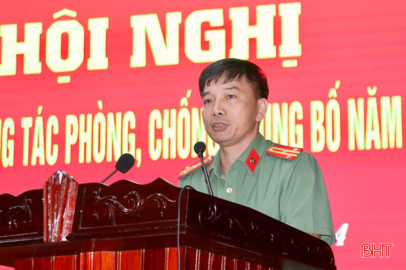 Thượng tá Dương Đức Hùng - Phó Trưởng phòng Phòng chống khủng bố, Cục An ninh nội địa (Bộ Công an) truyền đạt chuyên đề tại hội nghị. IMG_9492 copy.jpg