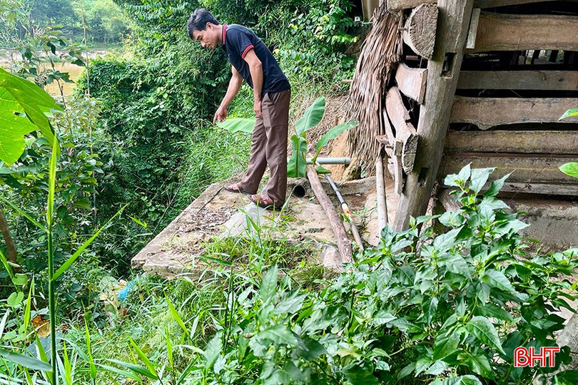 Tình trạng sạt lở bờ sông Ngàn Trươi đoạn qua thôn 5 (xã Quang Thọ) ngày càng nghiêm trọng. IMG_2258 copy.jpg